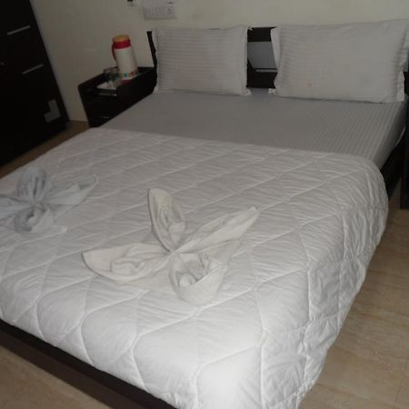 Hotel Rajdeep Inn 아흐메다바드 외부 사진