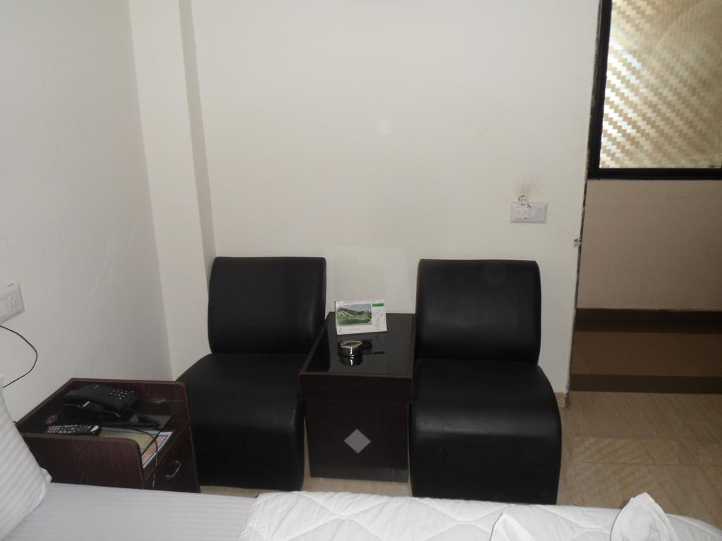 Hotel Rajdeep Inn 아흐메다바드 외부 사진