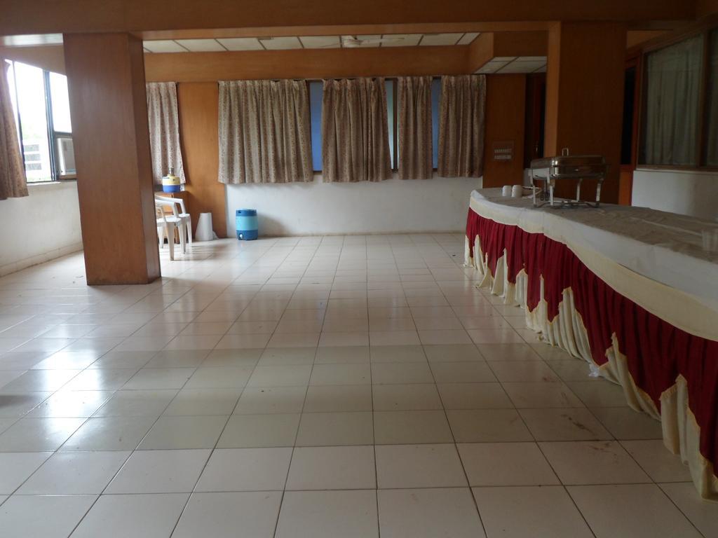 Hotel Rajdeep Inn 아흐메다바드 외부 사진