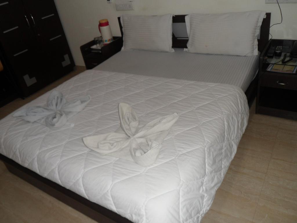 Hotel Rajdeep Inn 아흐메다바드 외부 사진