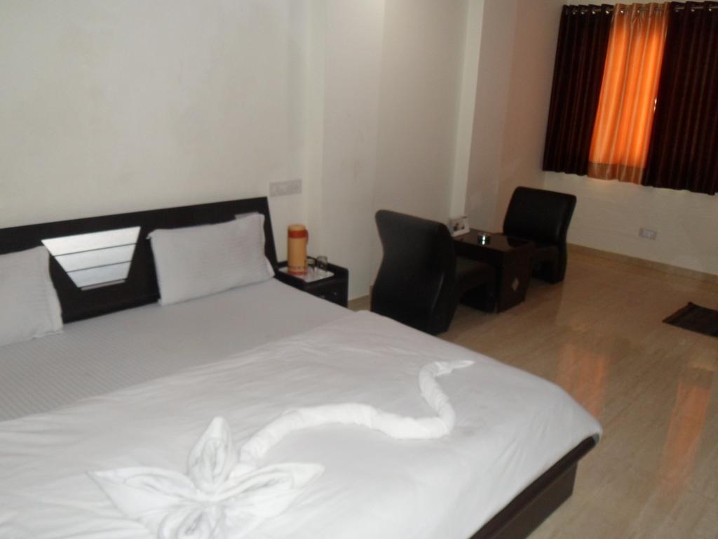 Hotel Rajdeep Inn 아흐메다바드 외부 사진