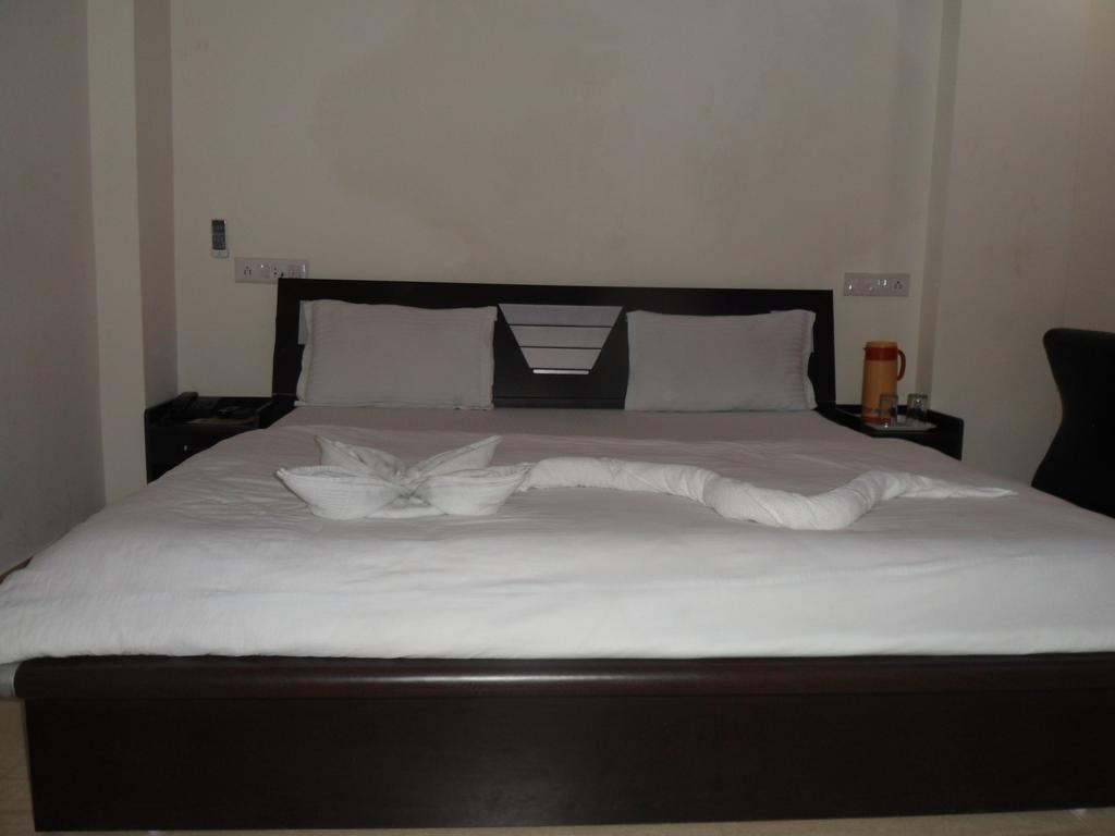 Hotel Rajdeep Inn 아흐메다바드 외부 사진