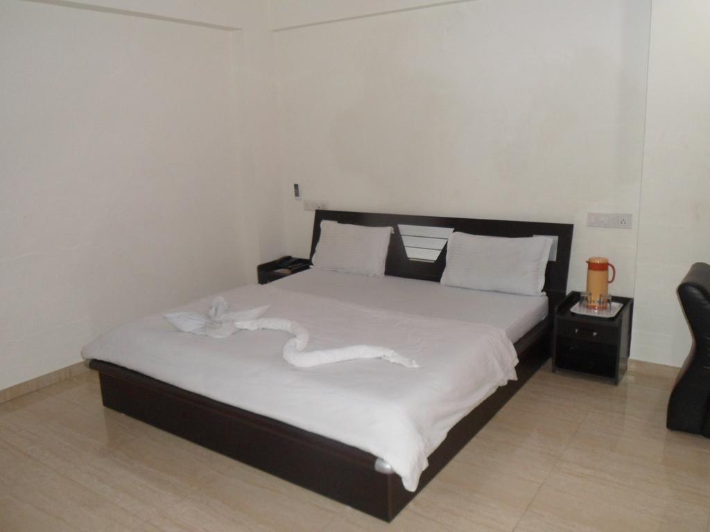 Hotel Rajdeep Inn 아흐메다바드 외부 사진