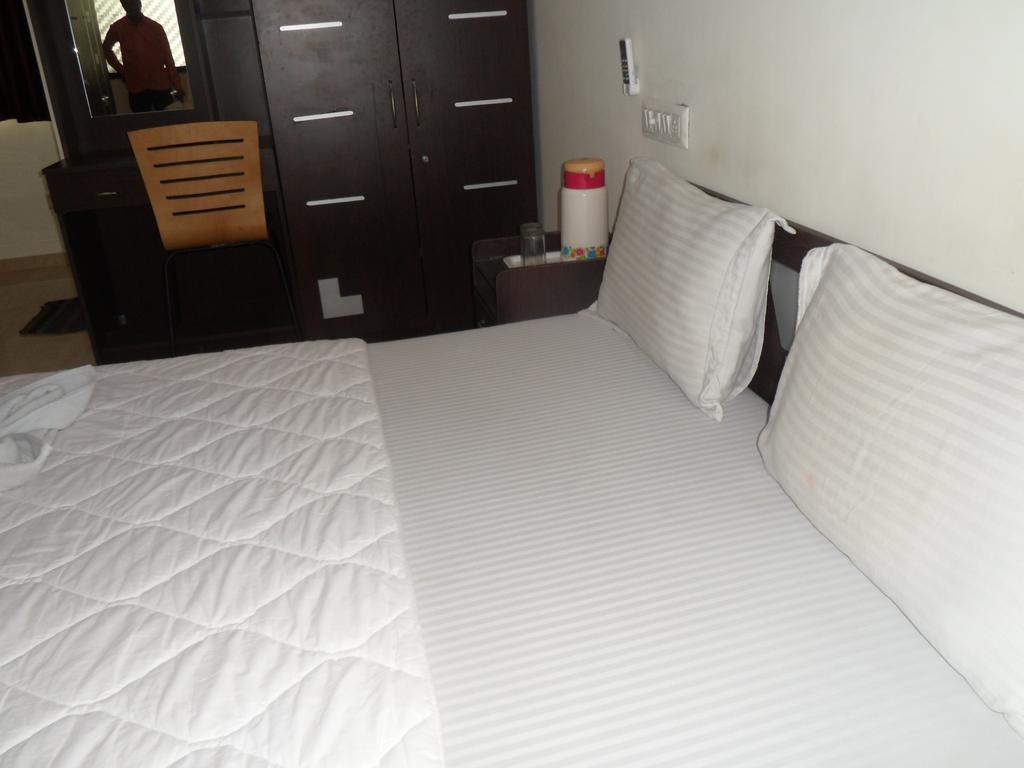 Hotel Rajdeep Inn 아흐메다바드 외부 사진
