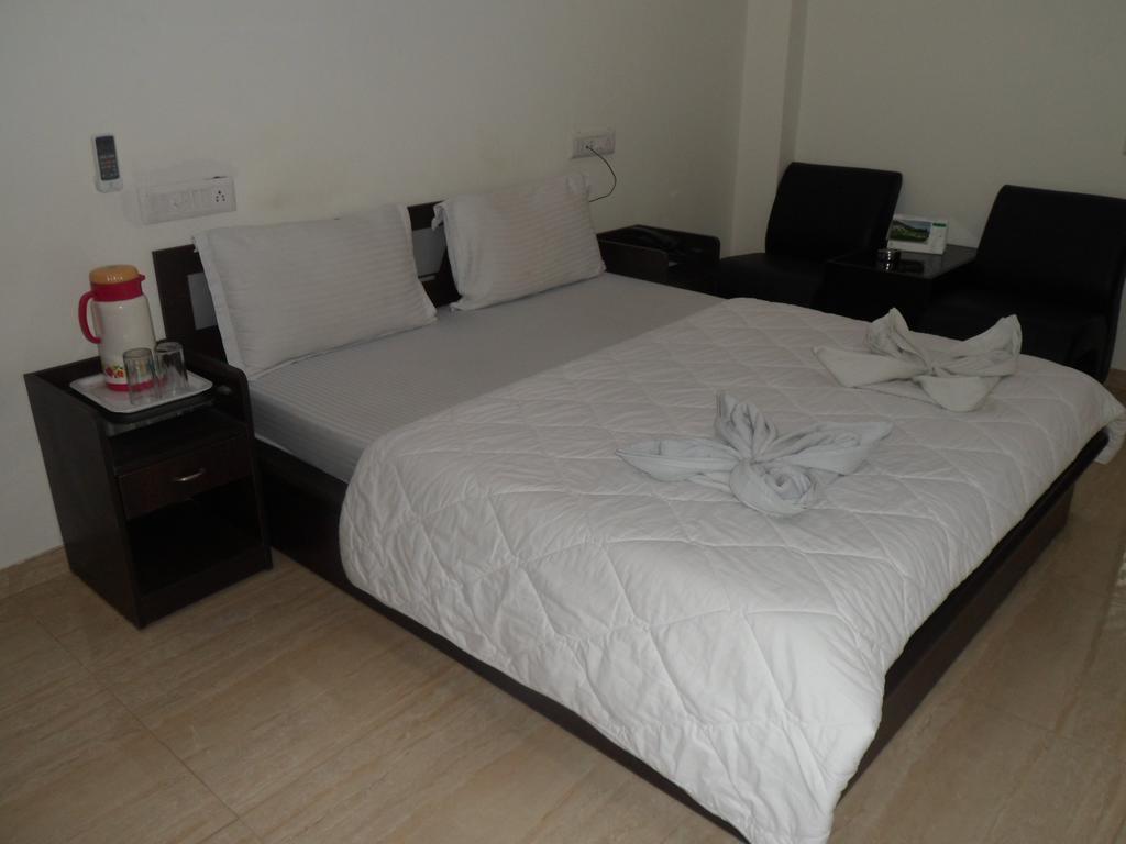 Hotel Rajdeep Inn 아흐메다바드 외부 사진
