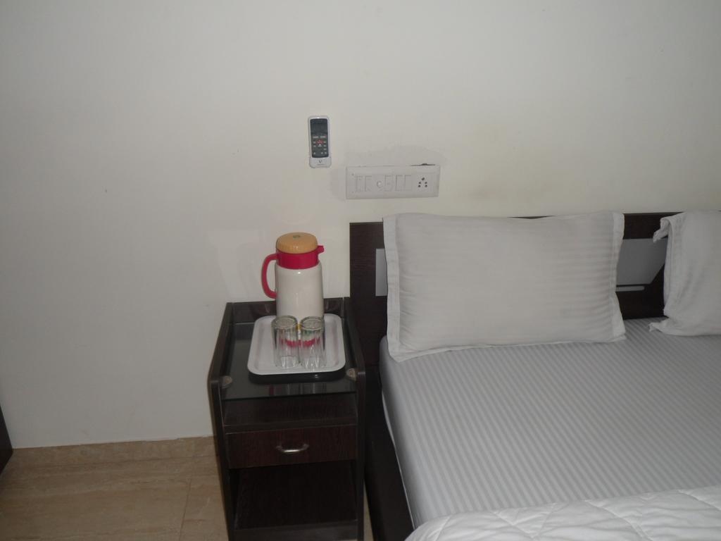 Hotel Rajdeep Inn 아흐메다바드 외부 사진