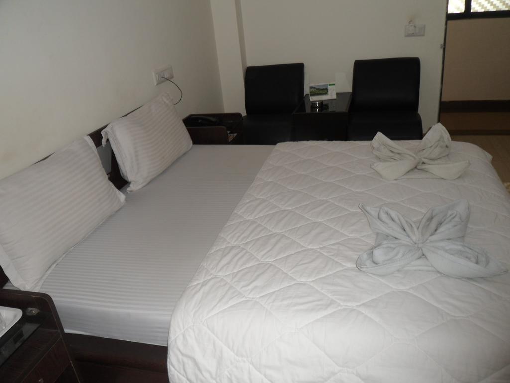 Hotel Rajdeep Inn 아흐메다바드 외부 사진