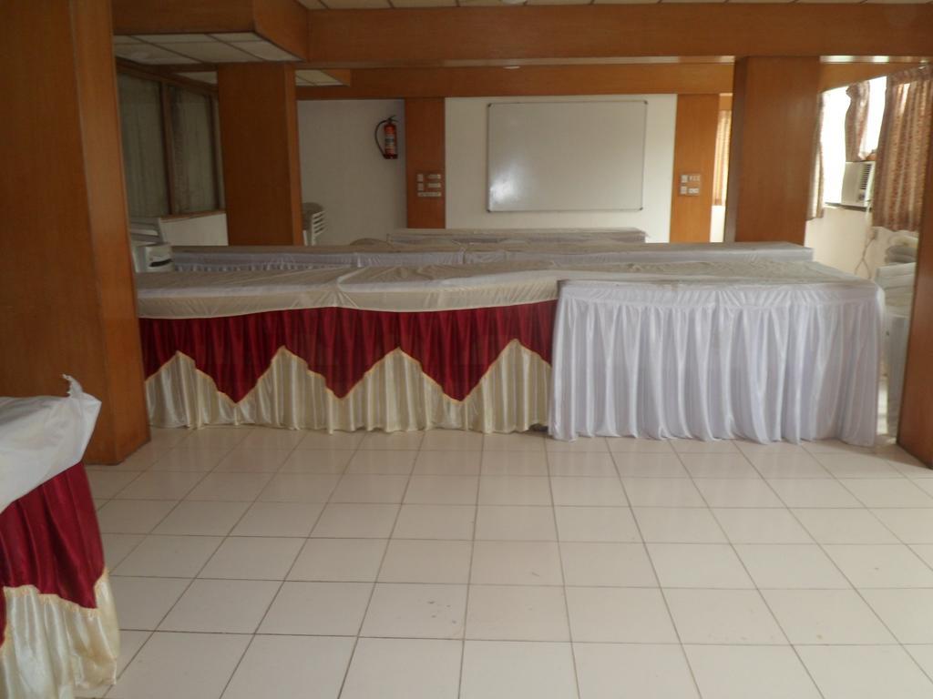 Hotel Rajdeep Inn 아흐메다바드 외부 사진