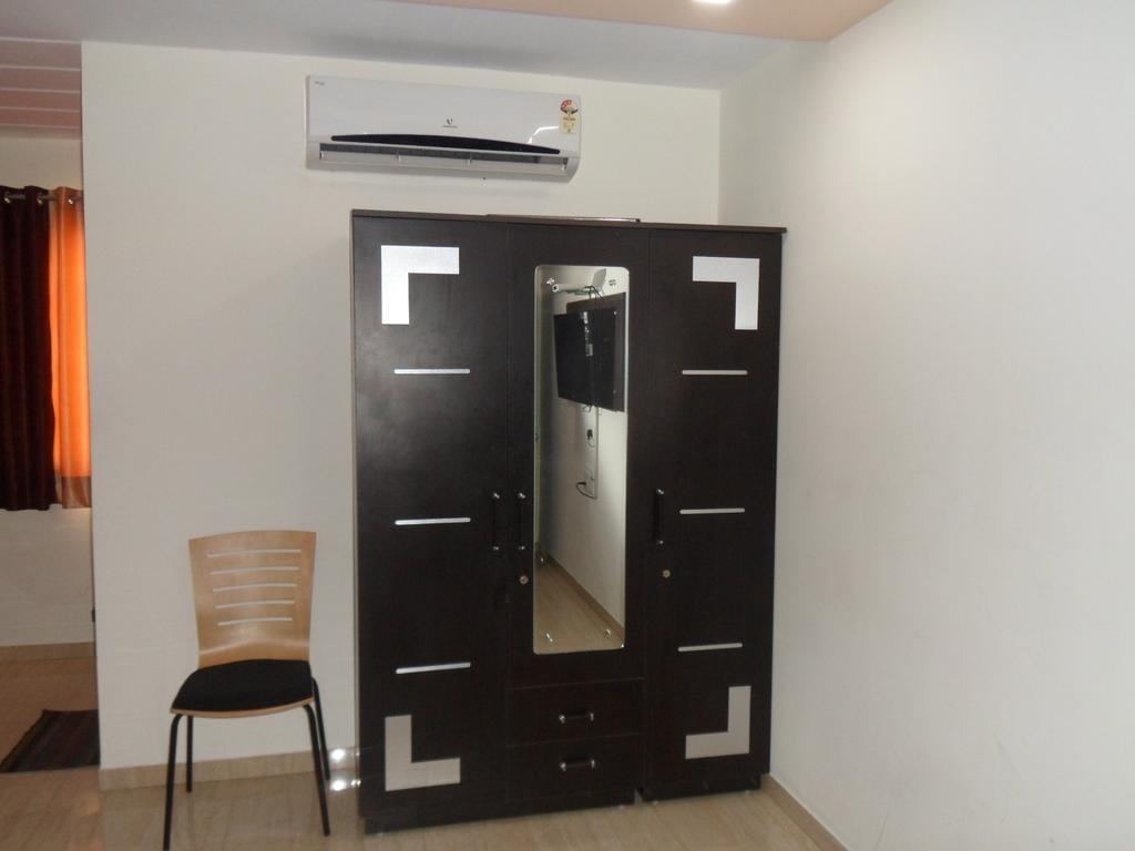 Hotel Rajdeep Inn 아흐메다바드 외부 사진