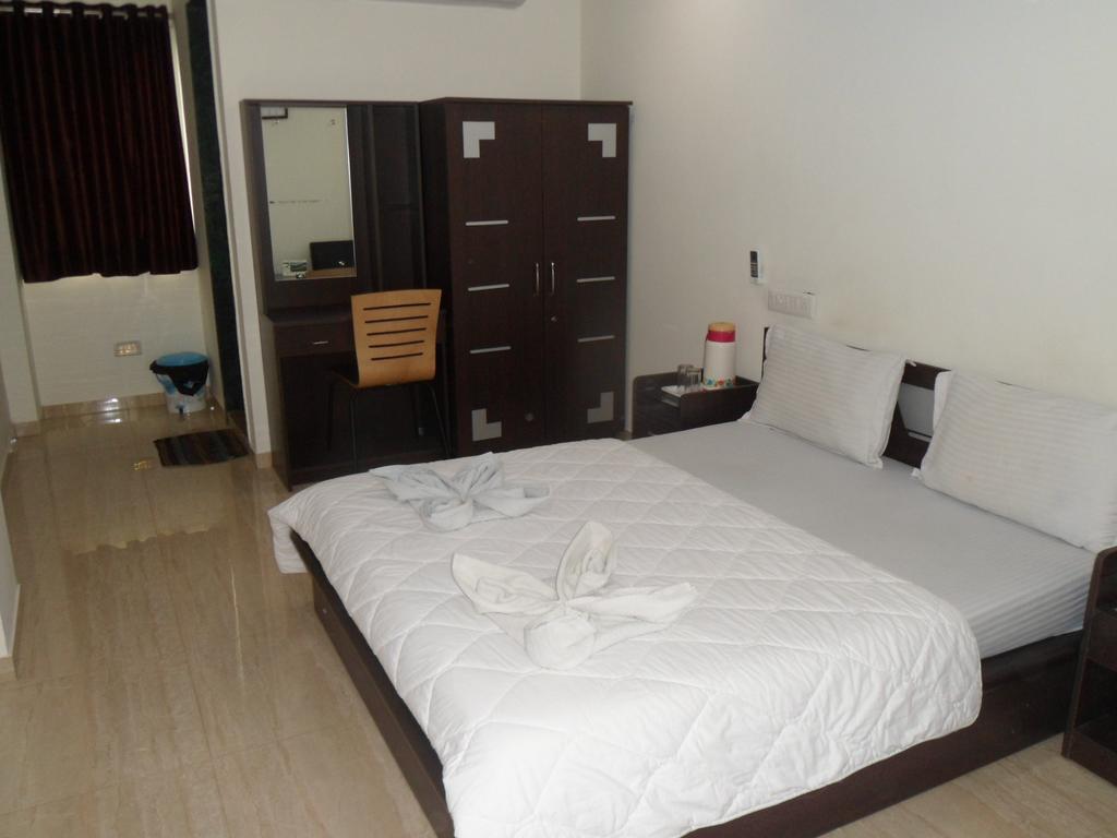 Hotel Rajdeep Inn 아흐메다바드 외부 사진